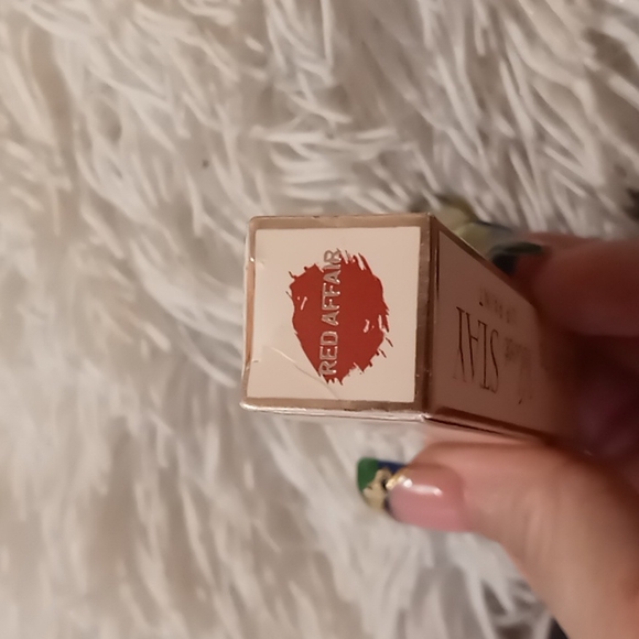 Beauty Creations Velvet Stay “Red Affair” - Picture 8 of 10